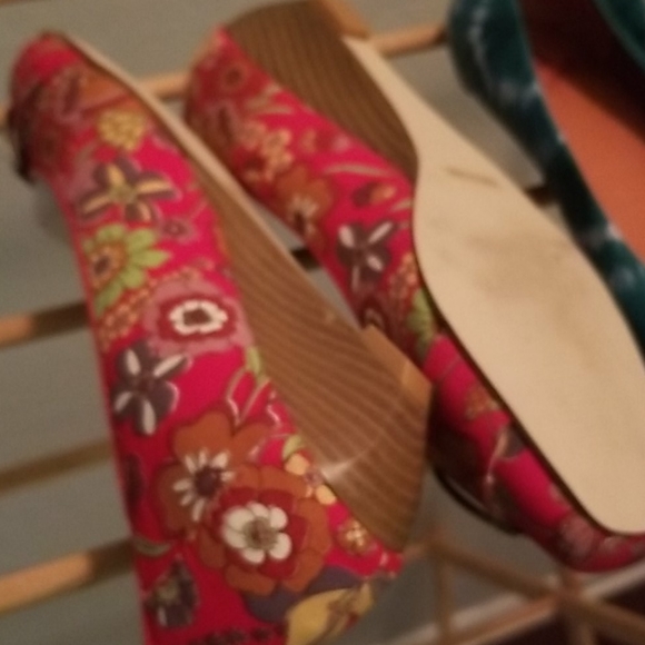 Shoes - Picture 2 of 4